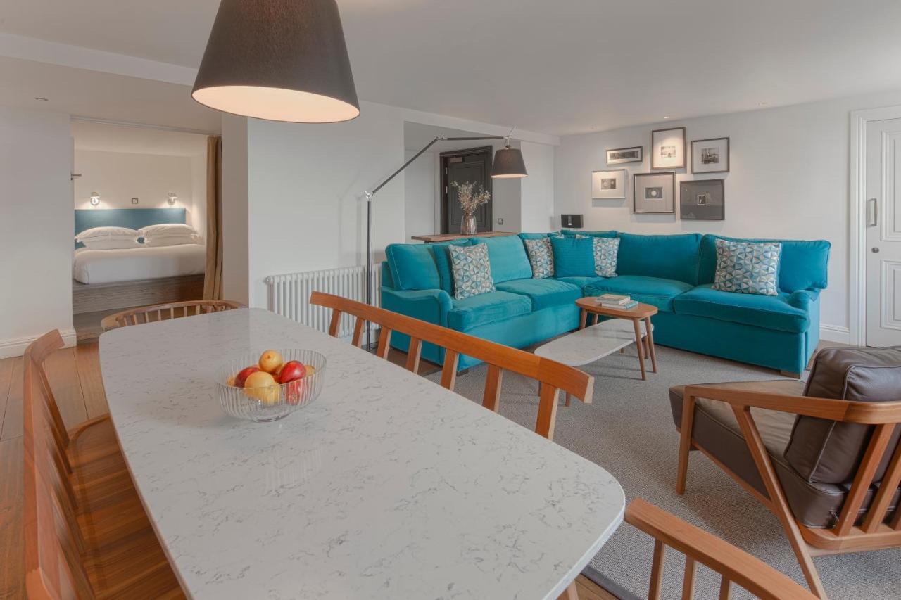 Cheval The Edinburgh Grand Aparthotel Luaran gambar A typical apartment at the hotel