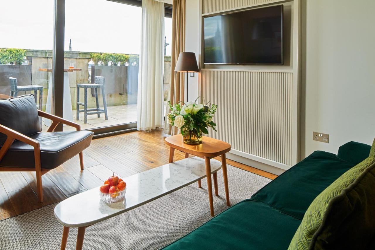 Cheval The Edinburgh Grand Aparthotel Luaran gambar A living room at the hotel