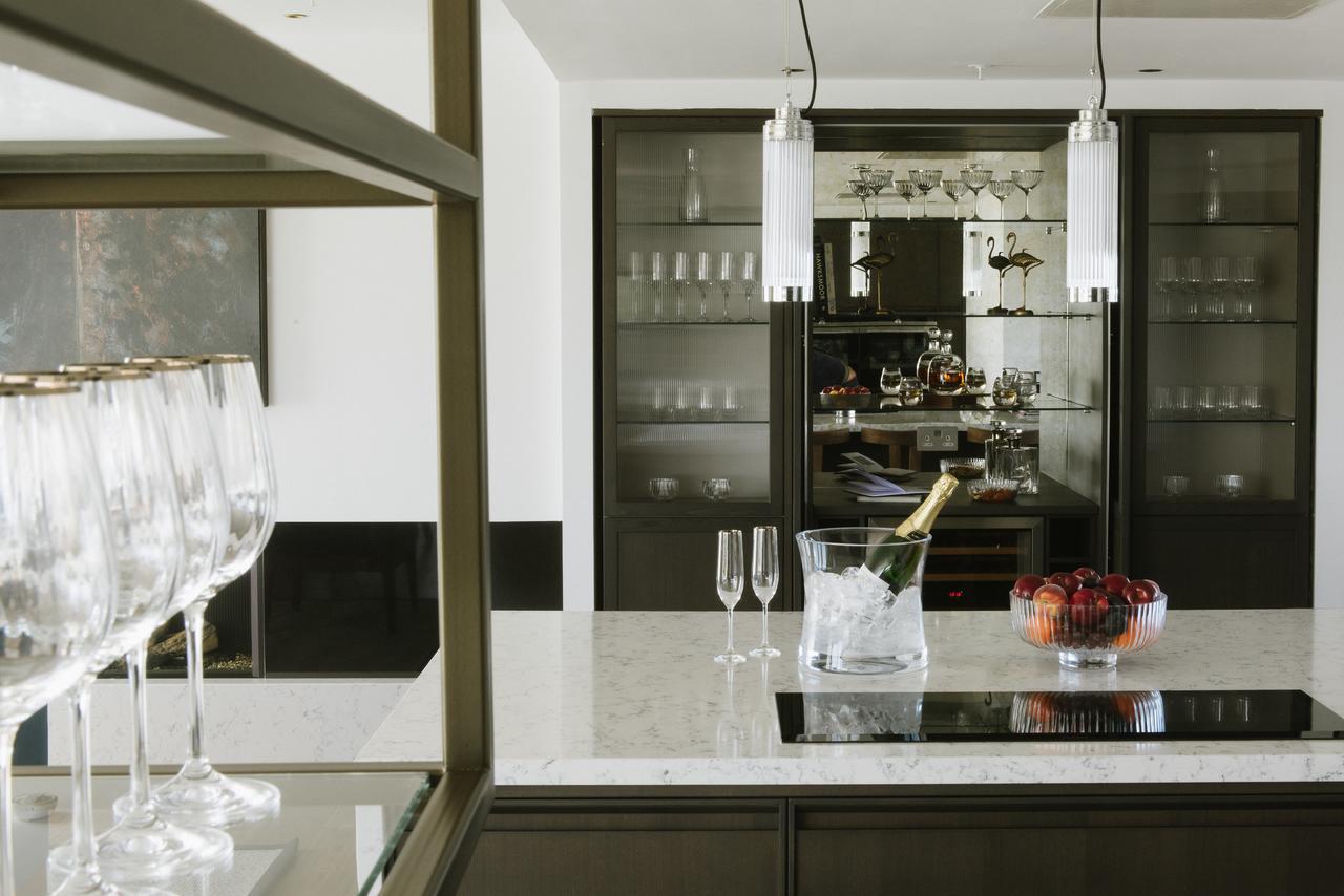 Cheval The Edinburgh Grand Aparthotel Luaran gambar A kitchen designed by the London-based interior design company, Savile Row Interiors